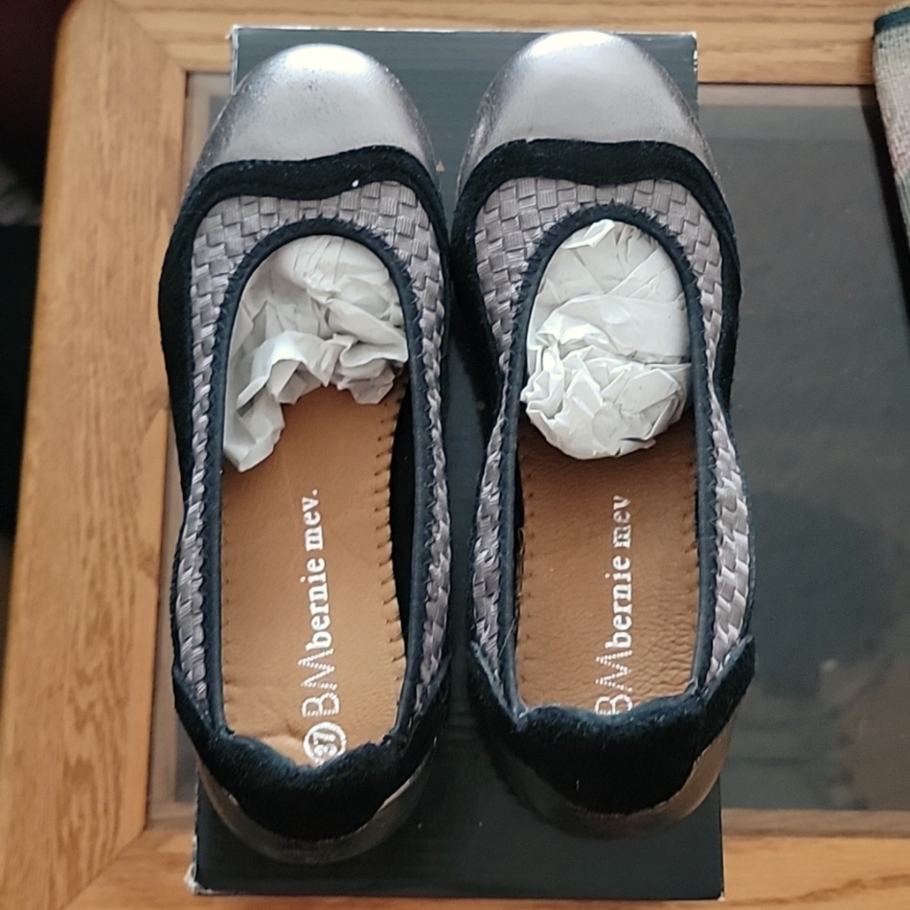 Bernie Mev flats